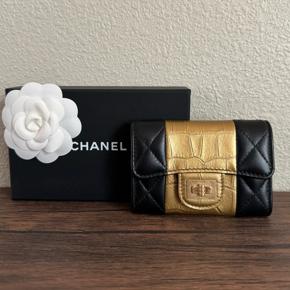 ❌SOLD❌CHANEL 2.55 Croc Embossed Lambskin Leather Flap Cardholder - Picture 1 of 9